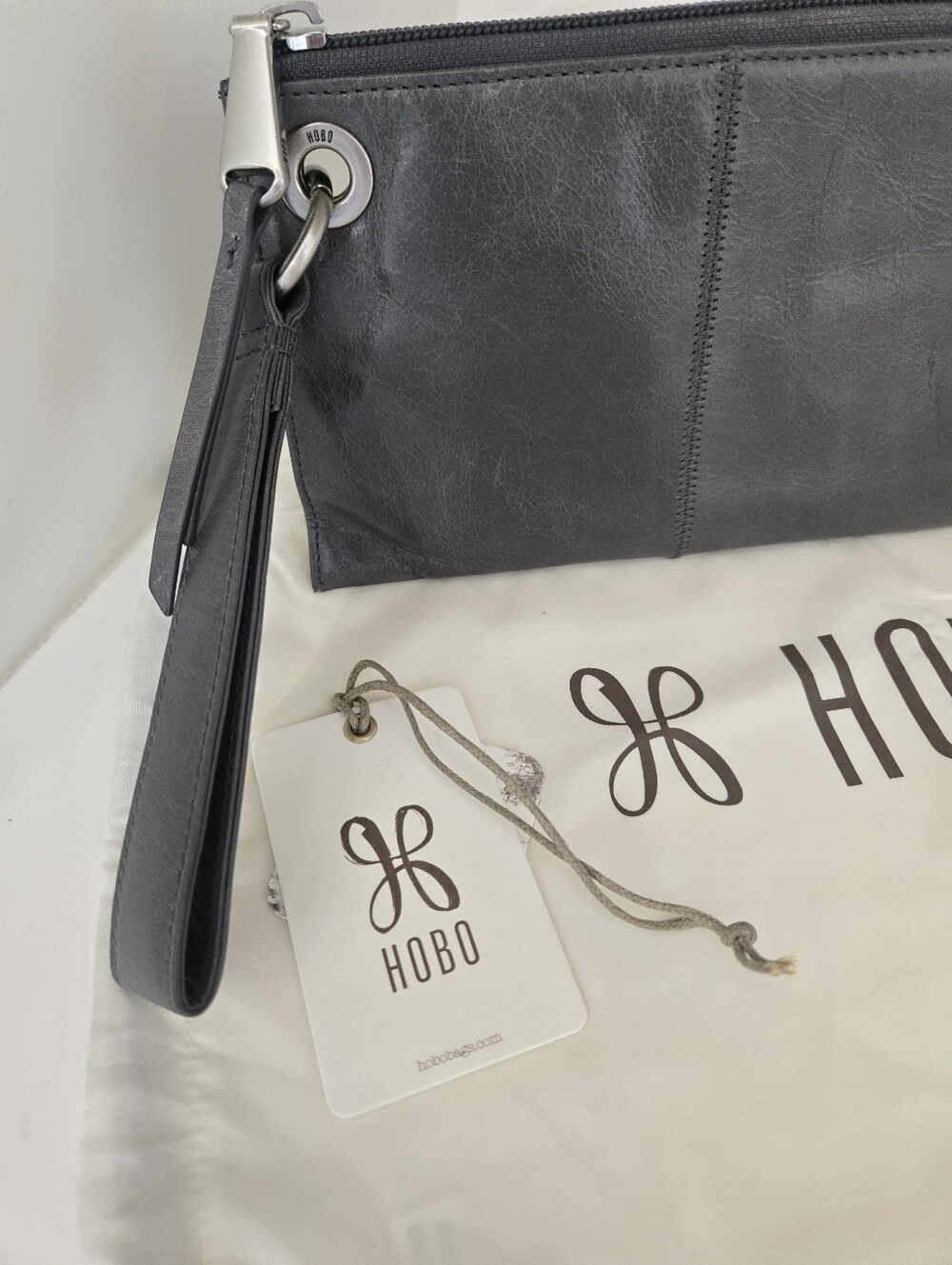 HOBO Vintage Hide Collection Vida Leather Wristlet – Gray | Gently Pre-Loved